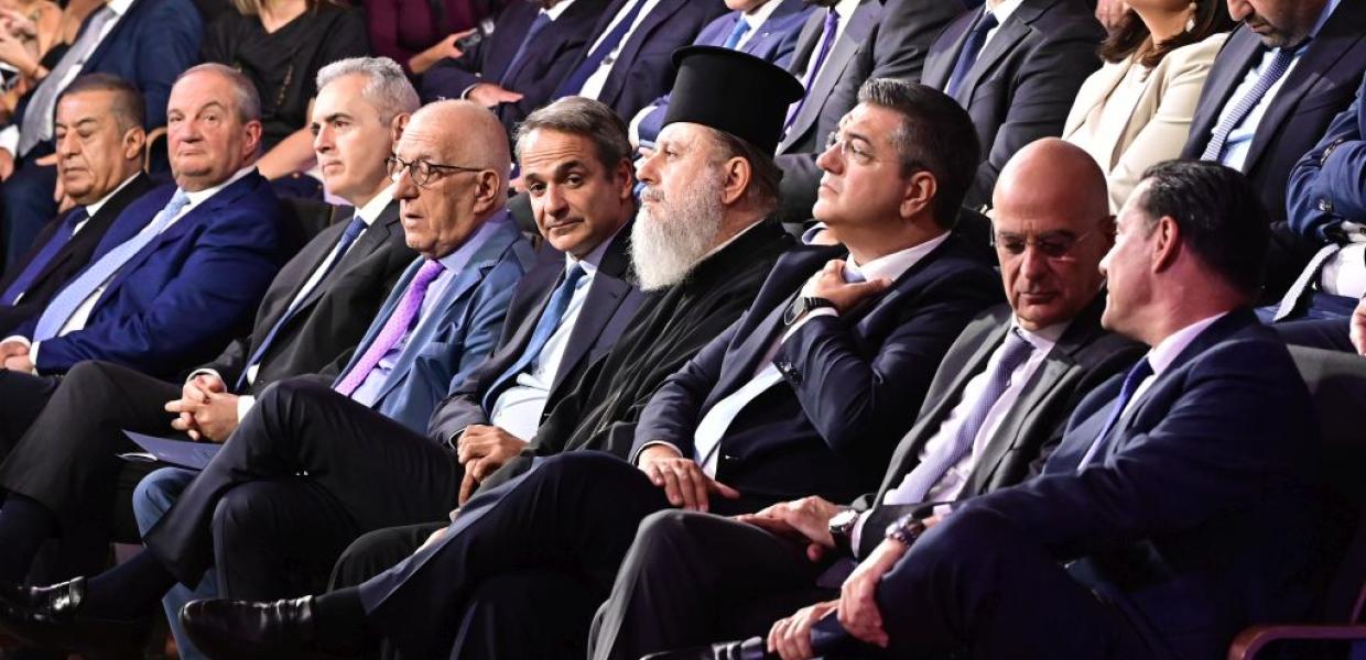 Online Στήλες: Ο Μητσοτάκης ψάχνει ισορροπία ανάμεσα σε Δένδια, Καραμανλή και… ΟΠΕΚΕΠΕ