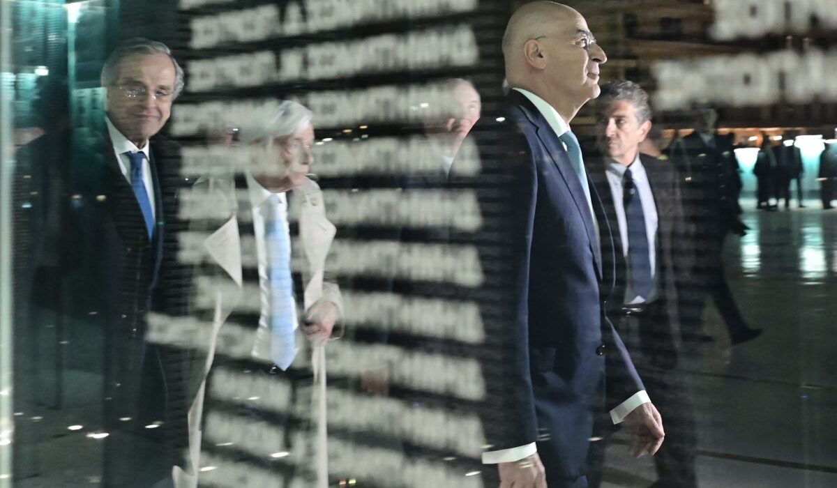 Το παρασκήνιο που τρίζει την κορυφή - Παραπολιτικές στήλες Online 26/02 Το παρασκήνιο που τρίζει την κορυφή – Παραπολιτικές στήλες Online 26/02