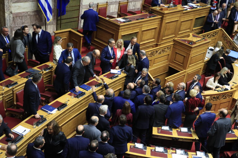Σταθερότητα à la carte για να «μη συμβεί τίποτα» – Επισκόπηση Τύπου 17/12