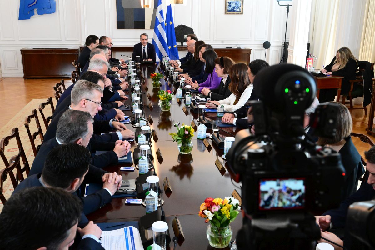 Συμμαχίες έξω, νεύρα μέσα - Επισκόπηση Τύπου 23/12 Συμμαχίες έξω, νεύρα μέσα – Επισκόπηση Τύπου 23/12