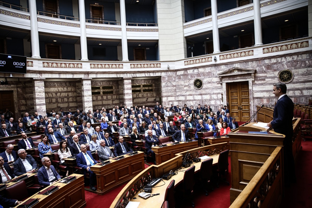 Αγρότες, διώξεις και γαλάζια νεύρα – Online στήλες 11/12