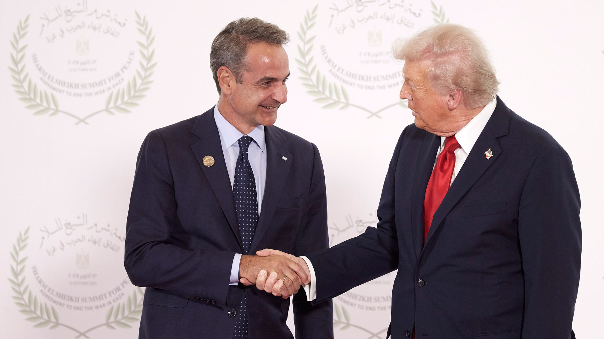 Ύμνοι Τραμπ για Ελλάδα, ρωγμές στην ηθική της αντιπολίτευσης - Επισκόπηση Τύπου 19/02 Η τρέχουσα πολιτική συγκυρία στην Ελλάδα δεν εξαντλείται στην εναλλαγή προσώπων ή στην επικοινωνιακή διαχείριση της καθημερινότητας, αποτελεί μια βαθύτερη άσκηση ισορροπίας ανάμεσα στον ορθολογισμό της επιβίωσης και το φάντασμα ενός συλλογικού αναχρονισμού.