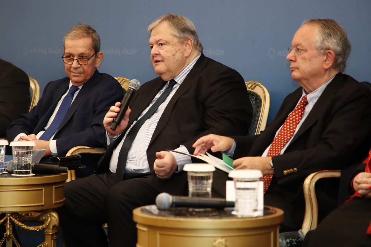 Η μοναξιά του θεσμικού κέντρου μέσα στην αναθεωρητική χίμαιρα - Επισκόπηση Τύπου 10/02 Η μοναξιά του θεσμικού κέντρου μέσα στην αναθεωρητική χίμαιρα – Επισκόπηση Τύπου 10/02
