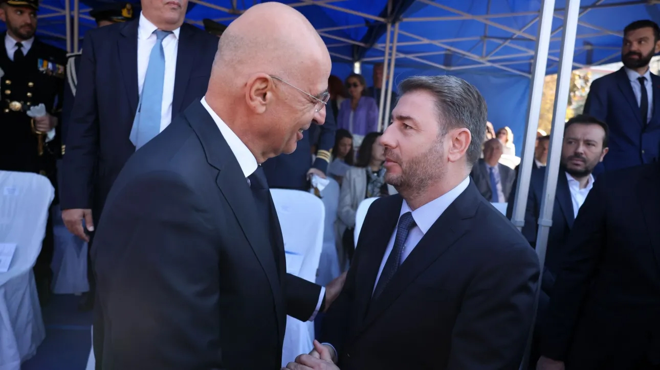 Ανδρουλάκης ψάχνει Δένδια στην "μητέρα των μαχών" - Online Παραπολιτικές στήλες 14/04 Ειδικά το κομμάτι για Δένδια είναι αποκαλυπτικό. Η στήλη λέει ευθέως ότι ο Ανδρουλάκης θα επιχειρήσει να τον «ξετρυπώσει» και να τον οδηγήσει σε διαφοροποίηση από το Μαξίμου μέσω του φακέλου των υποκλοπών.