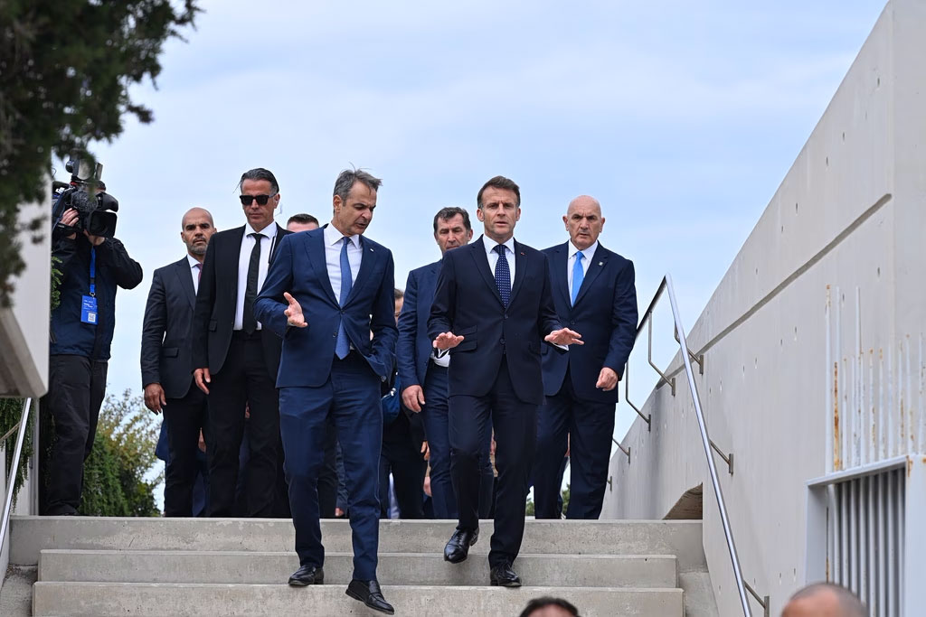 Η Ελλάδα μεγαλώνει, η εμπιστοσύνη μικραίνει – Επισκόπηση Τύπου 27/04