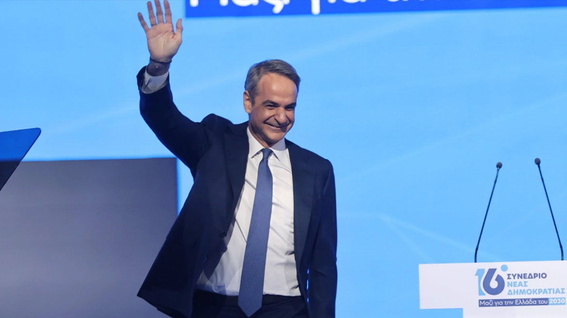 Ο Μητσοτάκης επιχείρησε να παρουσιάσει τον εαυτό του ως τον μοναδικό διαχειριστή που γνωρίζει πώς να κρατήσει το τιμόνι σταθερό μέσα στην καταιγίδα.