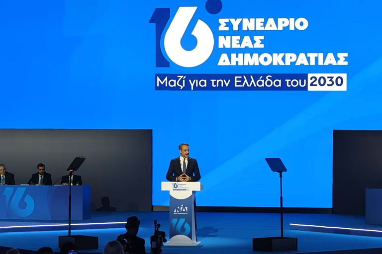 Το πρόβλημα της χώρας δεν είναι η αστάθεια. Είναι η αυτάρεσκη σταθερότητα. Εκείνη που πιστεύει ότι, επειδή οι άλλοι είναι χειρότεροι, όλα βαίνουν καλώς. Δεν βαίνουν. Απλώς δεν υπάρχει ακόμη κάποιος να το εκφράσει πειστικά.Και έχει, ταυτόχρονα, ένα διαχρονικό ελληνικό μειονέκτημα: την τάση να συγχέει την απουσία αντιπάλου με την επιβεβαίωση της ορθότητας της πολιτικής της.