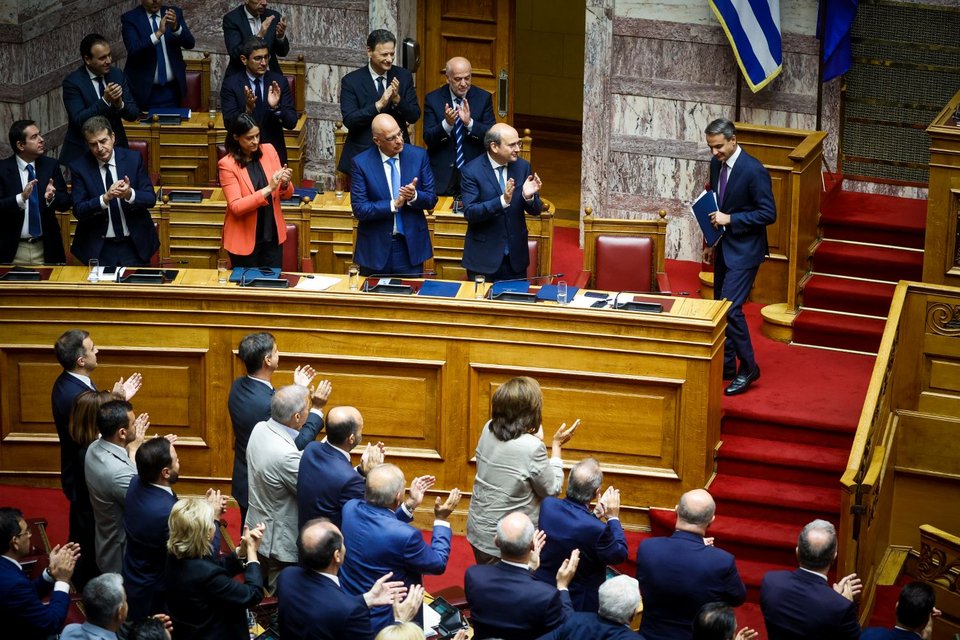 Η εμπιστοσύνη των πολιτών δεν “ψηφίζεται” με 151 βουλευτές – Επισκόπηση Τύπου 05/05