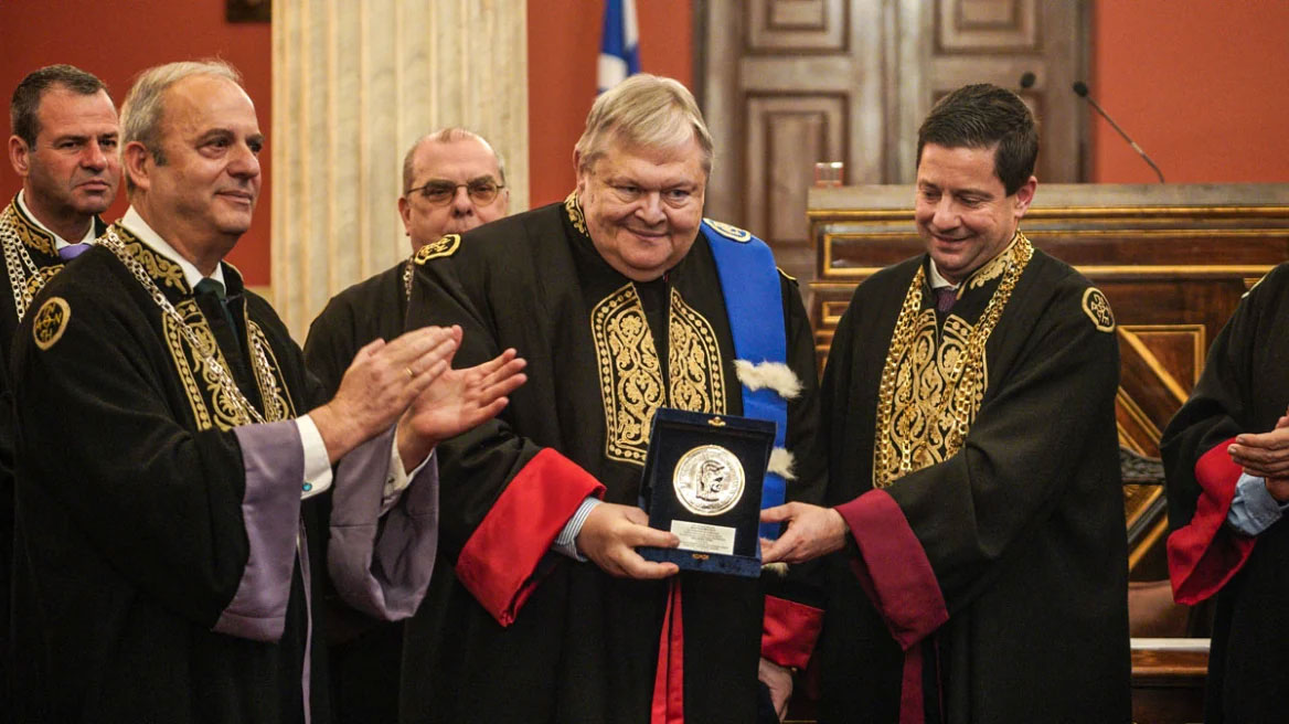 Μια βραδιά που φαινόταν τελετουργική, αλλά μύριζε πολιτικό μέλλον - Αναγόρευση Βενιζέλου 07/05 Μια βραδιά που φαινόταν τελετουργική, αλλά μύριζε πολιτικό μέλλον – Αναγόρευση Βενιζέλου 07/05