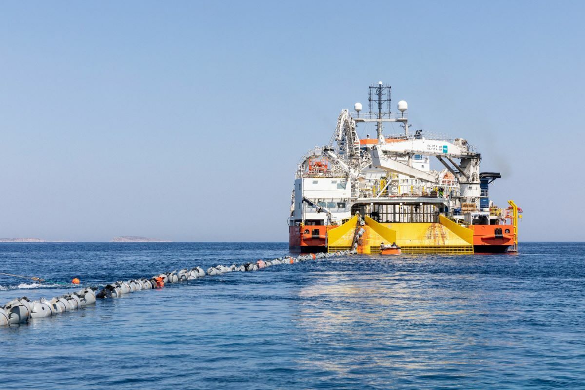 Περισσότερα μέτωπα, λιγότερες εύκολες απαντήσεις – Επισκόπηση Τύπου 02/10